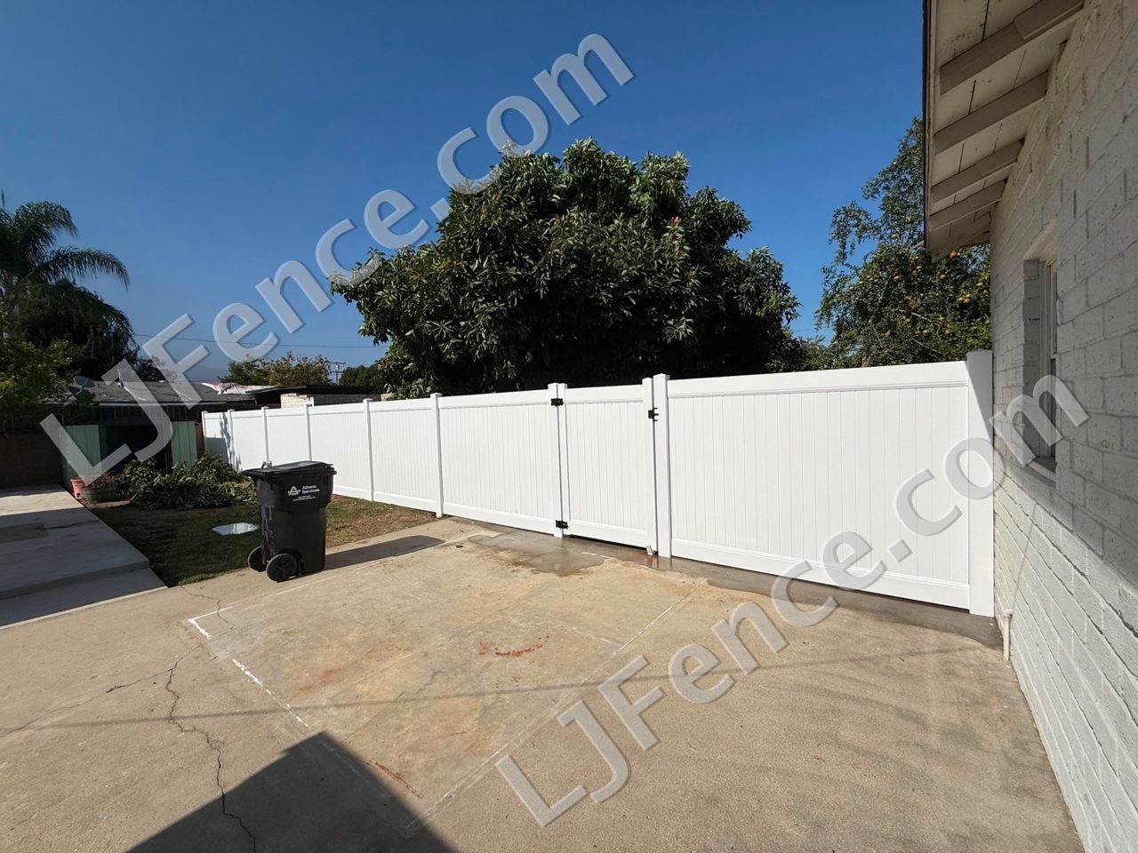 6FT White Vinyl Privacy Fence