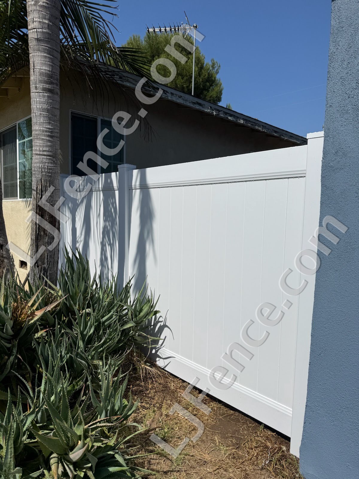 6FT White Vinyl Privacy Fence