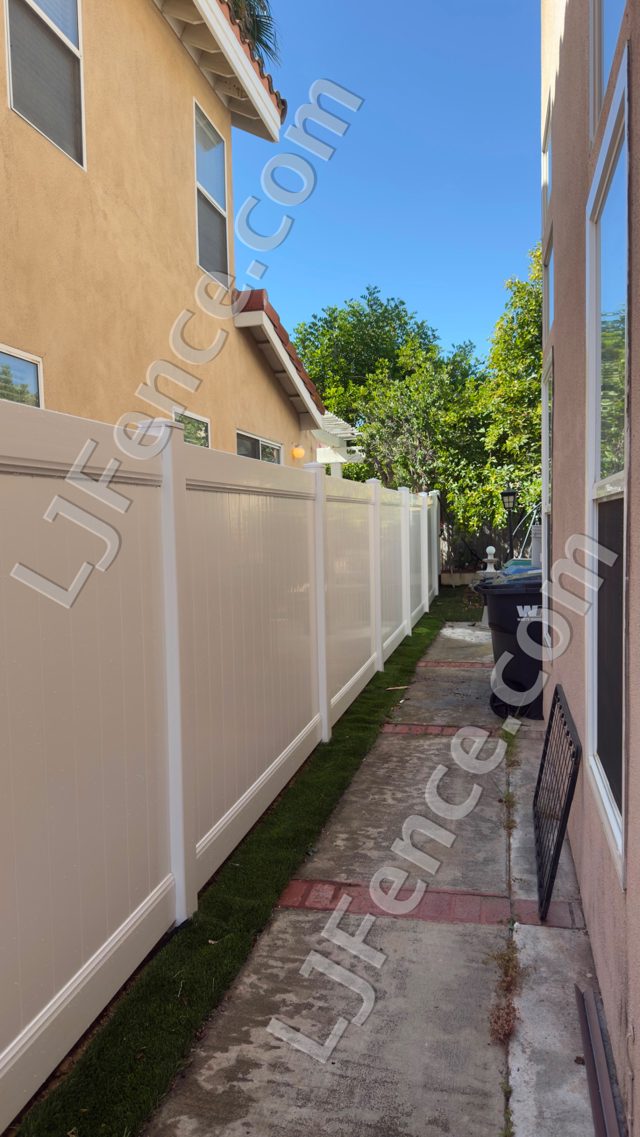 6FT White Vinyl Privacy Fence