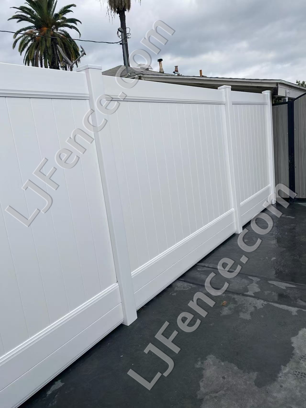 6FT White Vinyl Privacy Fence