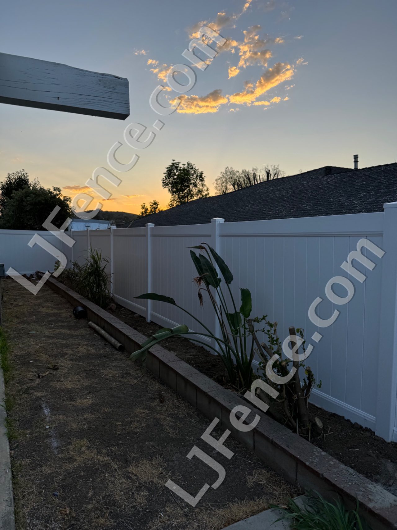 6FT White Vinyl Privacy Fence