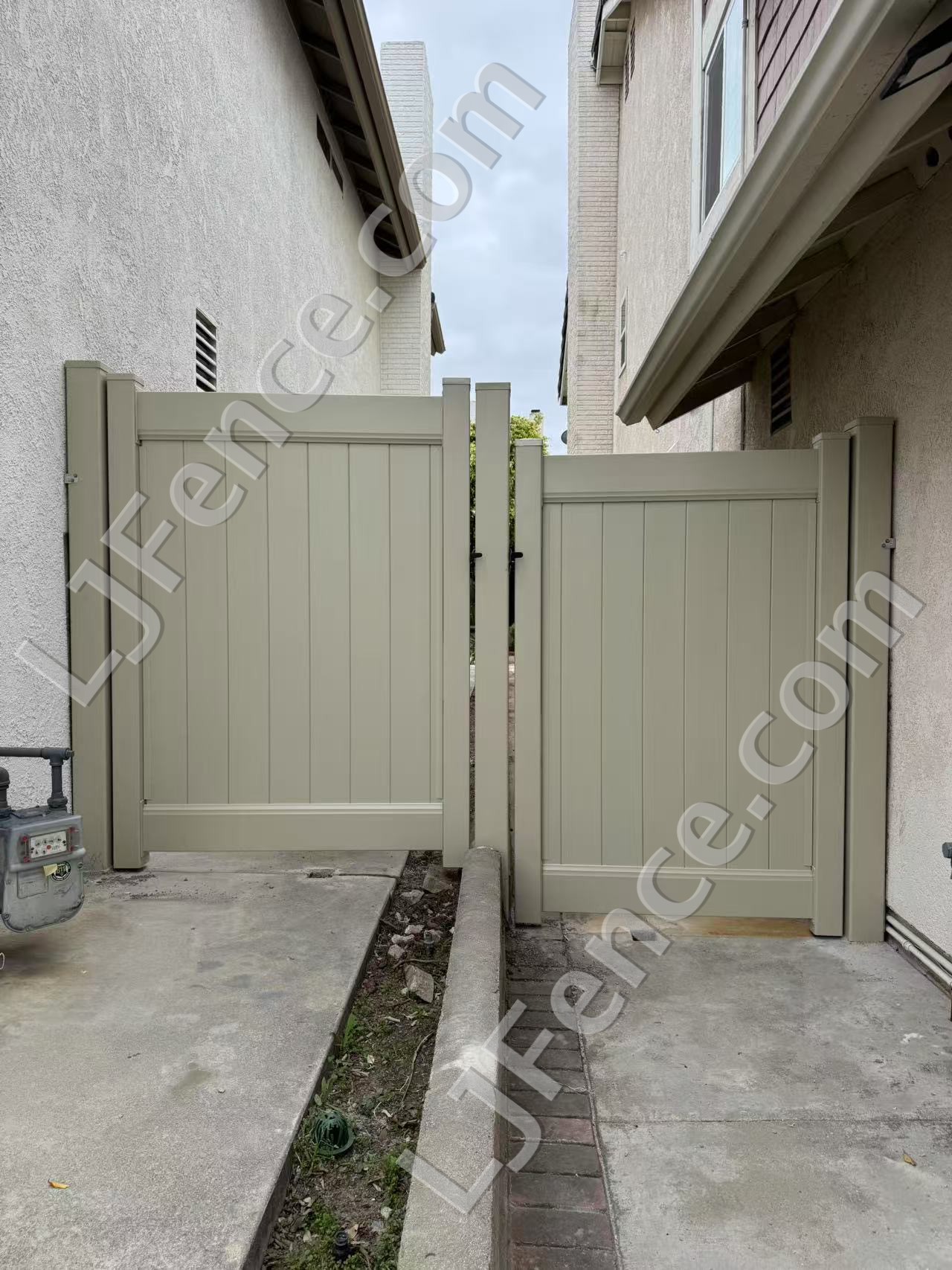6FT Tan Vinyl Privacy Fence