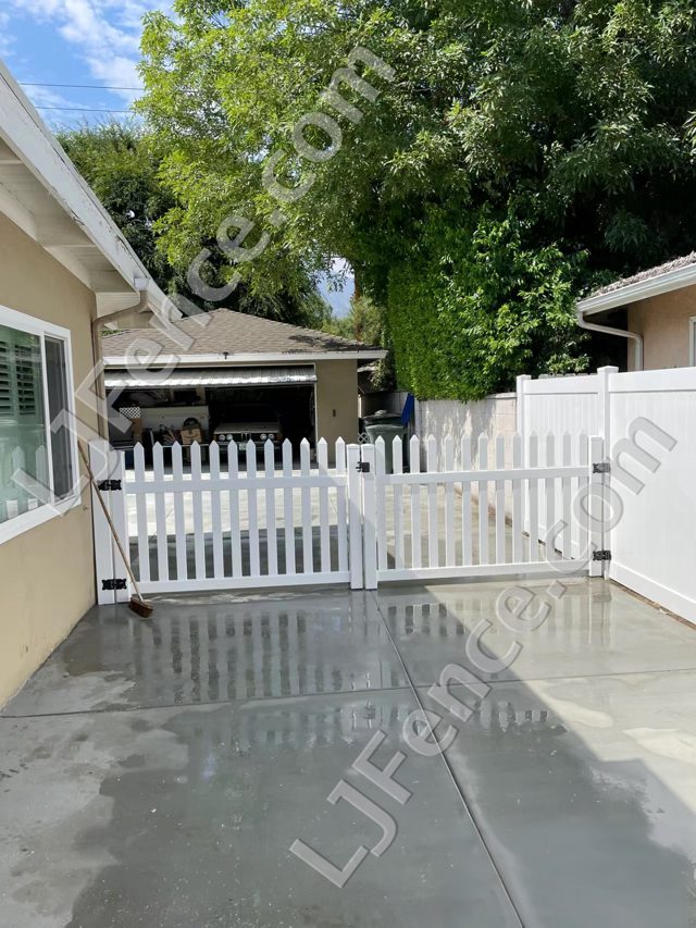 4FT White Open Picket Fence