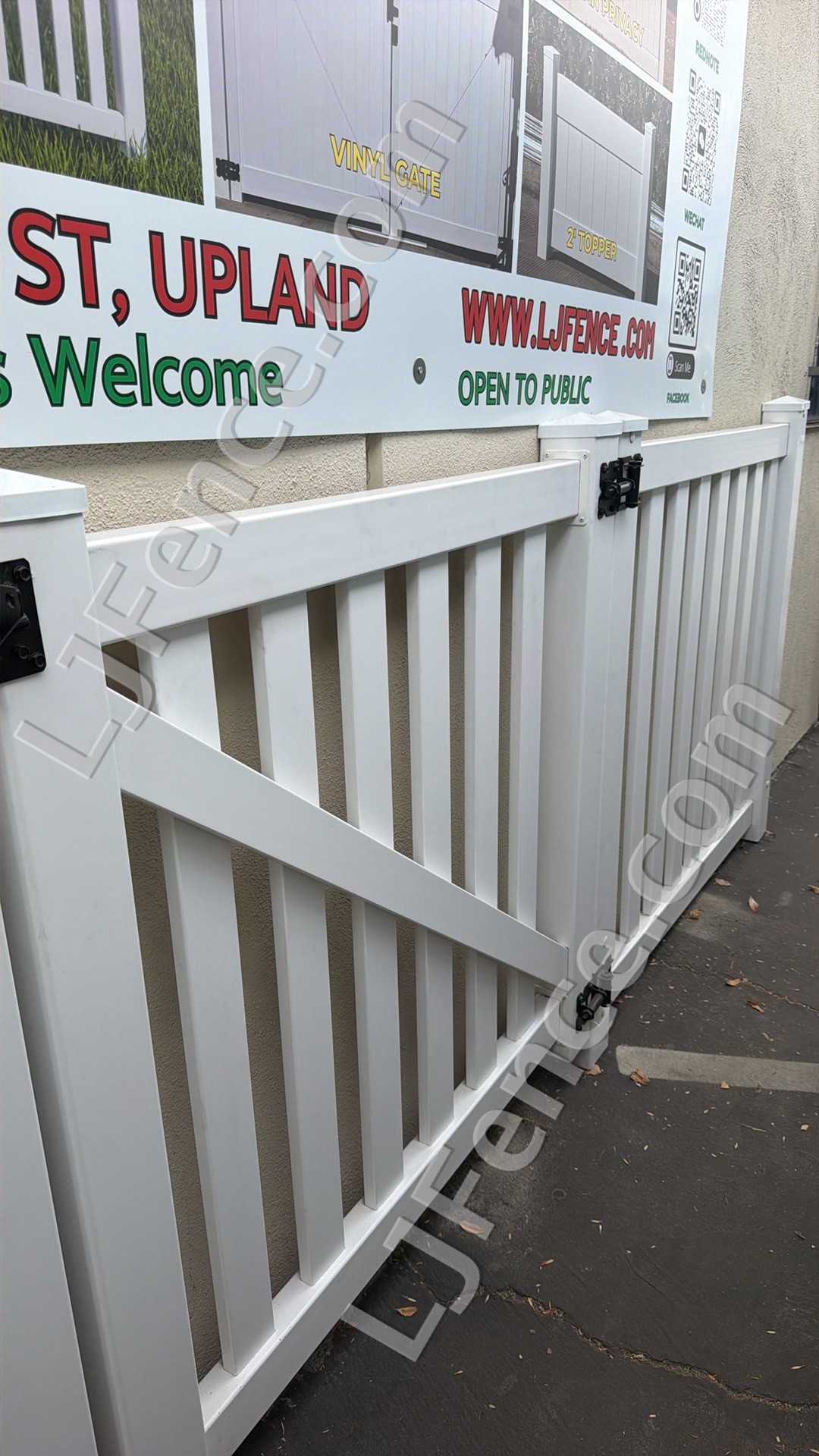 4FT White Flat Top Picket Fence