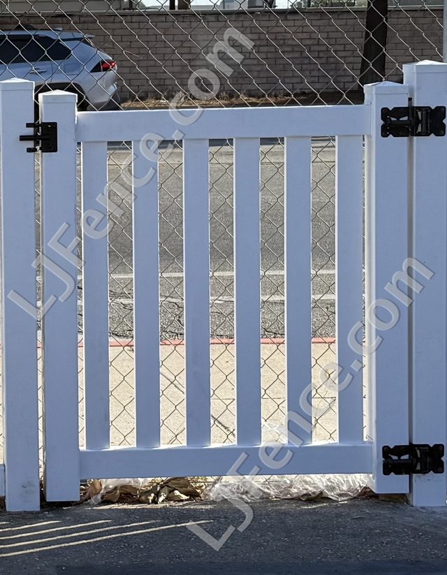 4FT White Flat Top Picket Fence